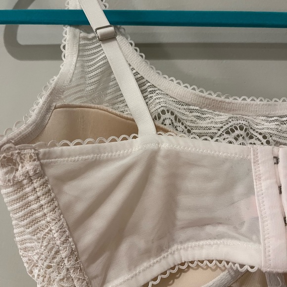 Victoria's Secret Lace Bra - Picture 6 of 9